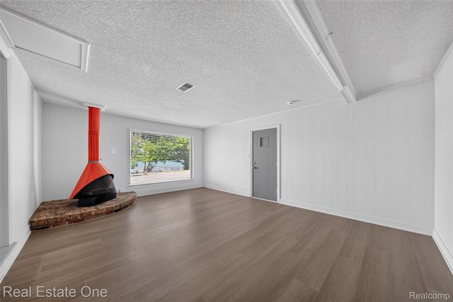 2079 Klingensmith Road, Bloomfield Charter Township, MI 48302
