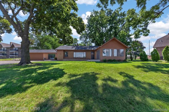 2079 Klingensmith Road, Bloomfield Charter Township, MI 48302