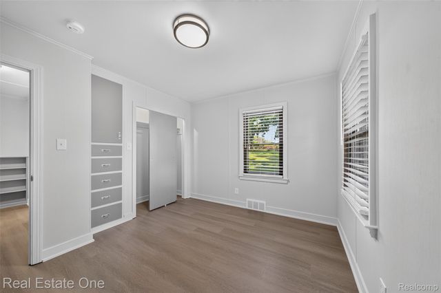 2079 Klingensmith Road, Bloomfield Charter Township, MI 48302