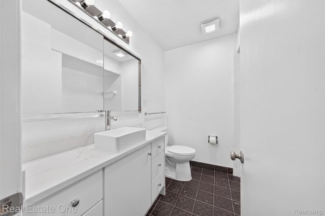 2079 Klingensmith Road, Bloomfield Charter Township, MI 48302