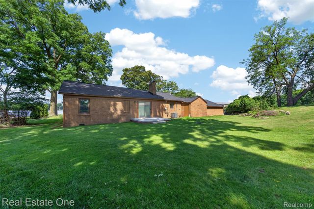 2079 Klingensmith Road, Bloomfield Charter Township, MI 48302