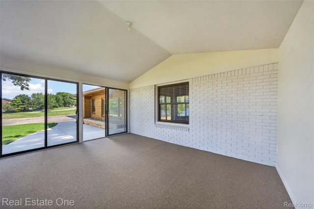 2079 Klingensmith Road, Bloomfield Charter Township, MI 48302