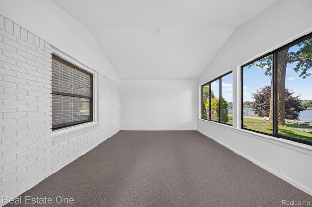 2079 Klingensmith Road, Bloomfield Charter Township, MI 48302