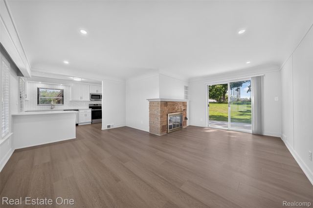 2079 Klingensmith Road, Bloomfield Charter Township, MI 48302