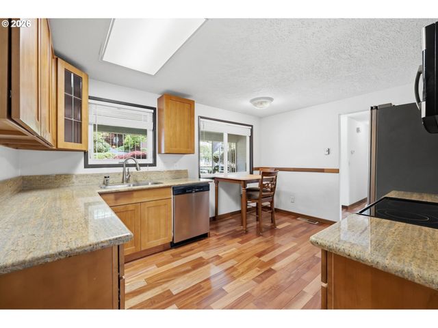 17243 Se OATFIELD Rd, Milwaukie, OR 97267