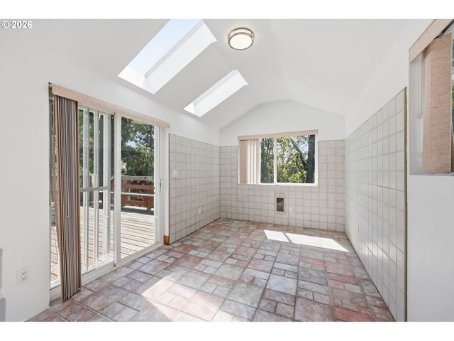 17243 Se OATFIELD Rd, Milwaukie, OR 97267