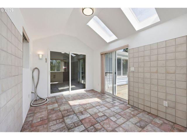 17243 Se OATFIELD Rd, Milwaukie, OR 97267