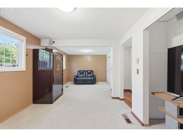 17243 Se OATFIELD Rd, Milwaukie, OR 97267