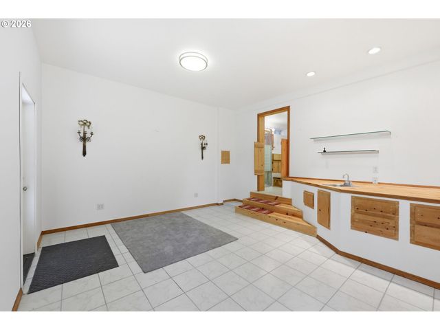 17243 Se OATFIELD Rd, Milwaukie, OR 97267