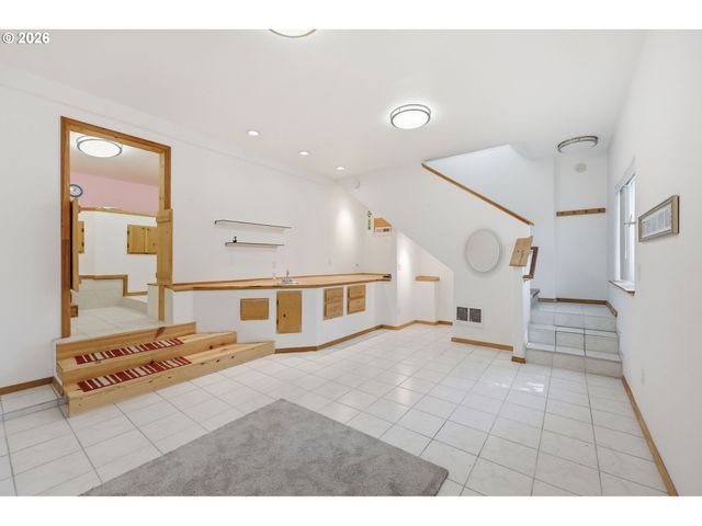 17243 Se OATFIELD Rd, Milwaukie, OR 97267
