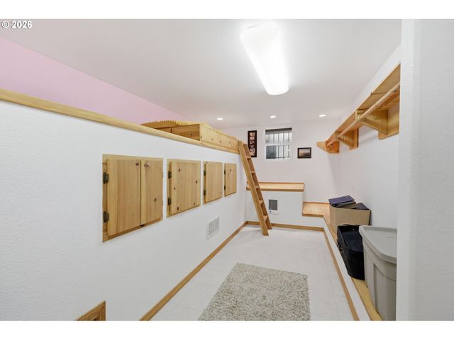 17243 Se OATFIELD Rd, Milwaukie, OR 97267