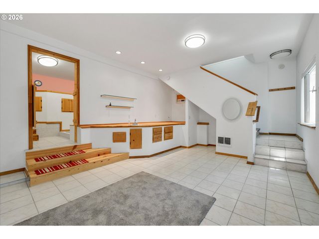 17243 Se OATFIELD Rd, Milwaukie, OR 97267