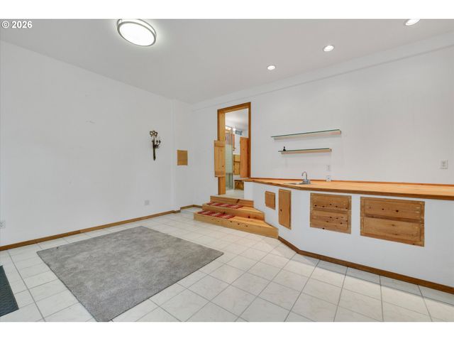 17243 Se OATFIELD Rd, Milwaukie, OR 97267