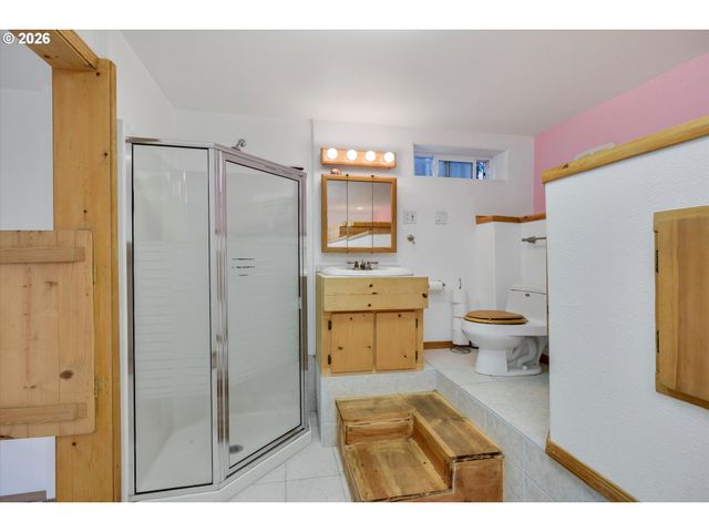 17243 Se OATFIELD Rd, Milwaukie, OR 97267