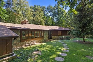 320 Douglas LANE, Cedarburg, WI 53012