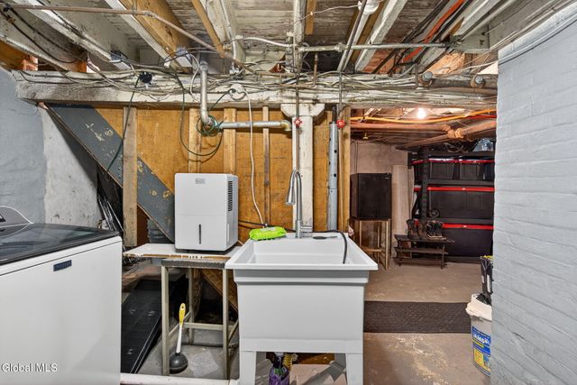 4 Grant Avenue, Amsterdam, NY 12010