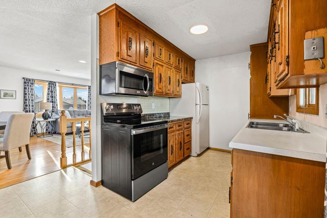 1040 3rd Street NW, New Brighton, MN 55112