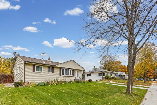 1040 3rd Street NW, New Brighton, MN 55112