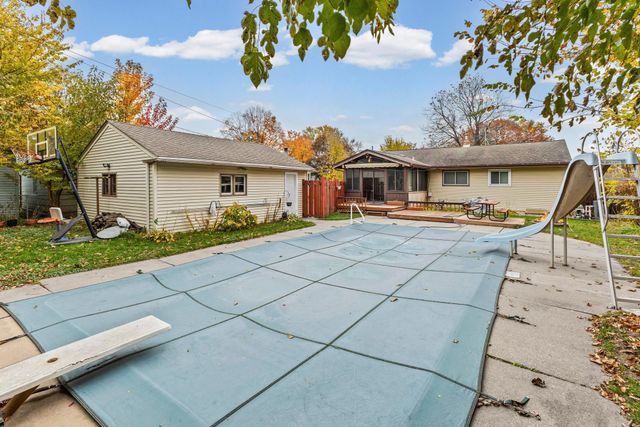 1040 3rd Street NW, New Brighton, MN 55112