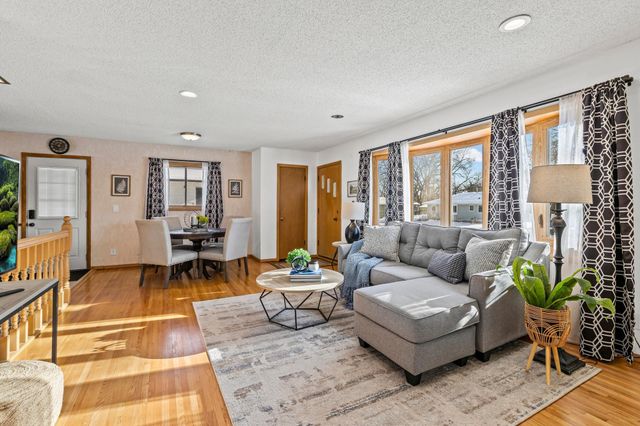 1040 3rd Street NW, New Brighton, MN 55112