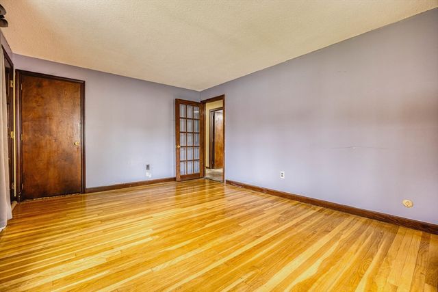 31 Raven Rd, Dracut, MA 01826