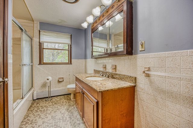 31 Raven Rd, Dracut, MA 01826