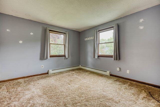 31 Raven Rd, Dracut, MA 01826