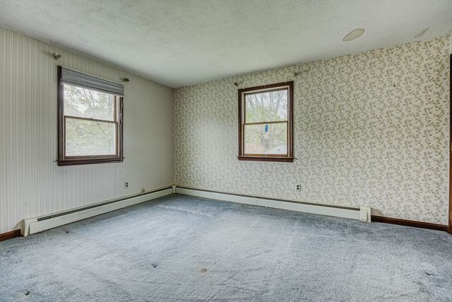 31 Raven Rd, Dracut, MA 01826