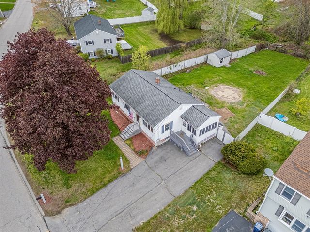 31 Raven Rd, Dracut, MA 01826
