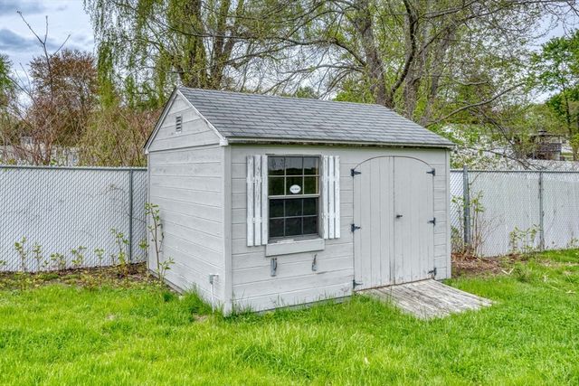 31 Raven Rd, Dracut, MA 01826