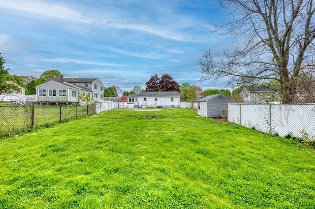 31 Raven Rd, Dracut, MA 01826