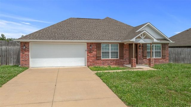 824 Brook Street, Gentry, AR 72734