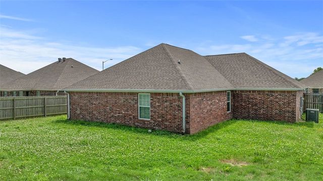 824 Brook Street, Gentry, AR 72734