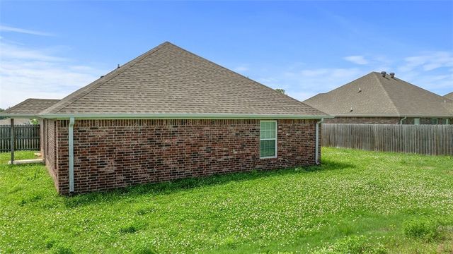 824 Brook Street, Gentry, AR 72734