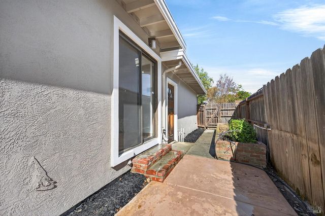 333 Bergwall Way, Vallejo, CA 94591