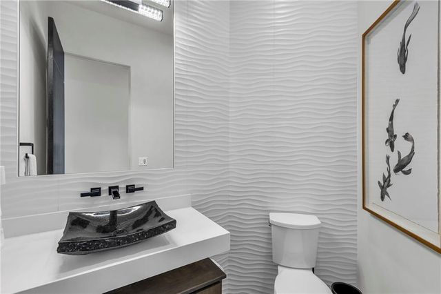 5842 N Lucerne Avenue, Kansas City, MO 64151