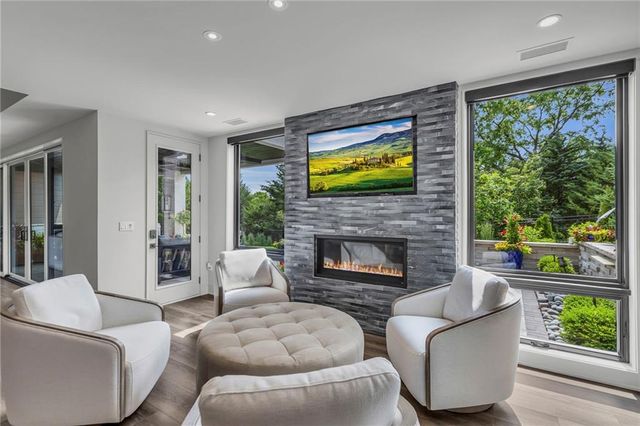 5842 N Lucerne Avenue, Kansas City, MO 64151