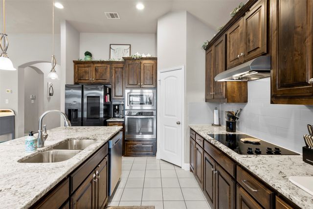 3605 Worthington Drive, Midlothian, TX 76065