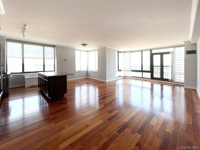 10 City Place 26E, White Plains, NY 10601