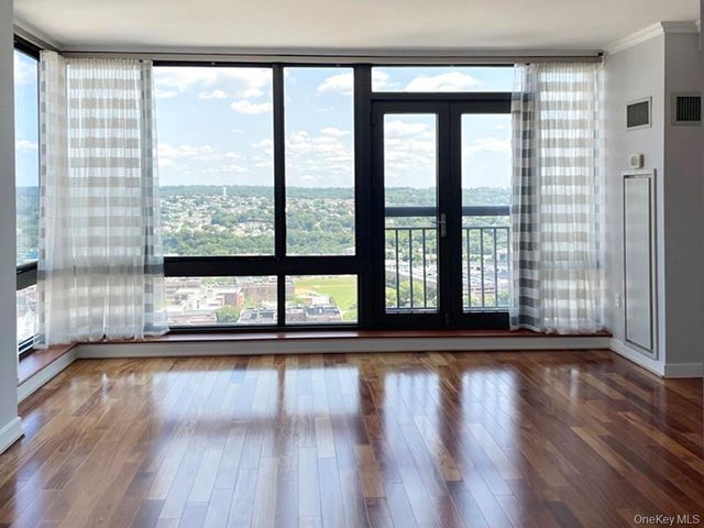 10 City Place 26E, White Plains, NY 10601