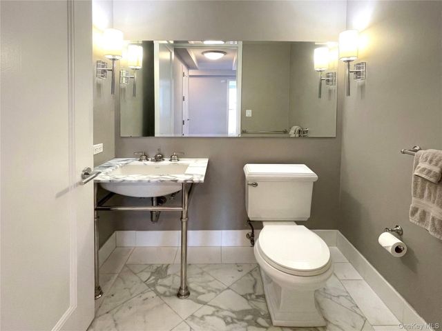10 City Place 26E, White Plains, NY 10601