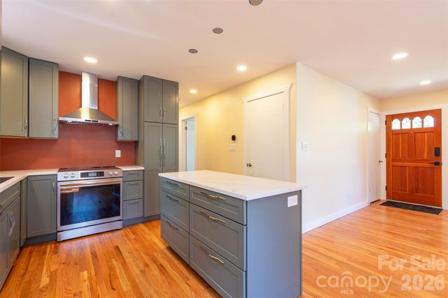 32 Harnett Street, Asheville, NC 28806