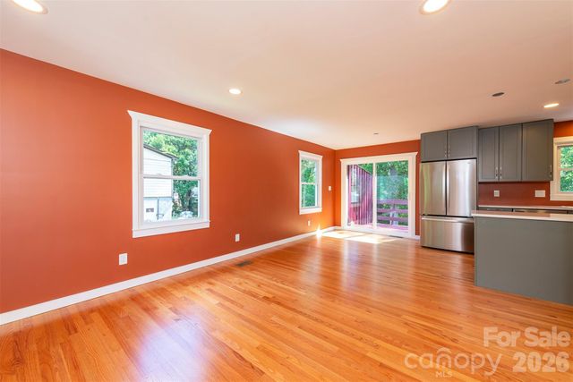 32 Harnett Street, Asheville, NC 28806