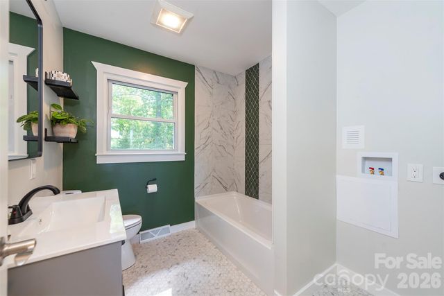 32 Harnett Street, Asheville, NC 28806