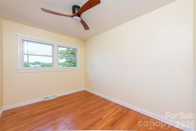 32 Harnett Street, Asheville, NC 28806