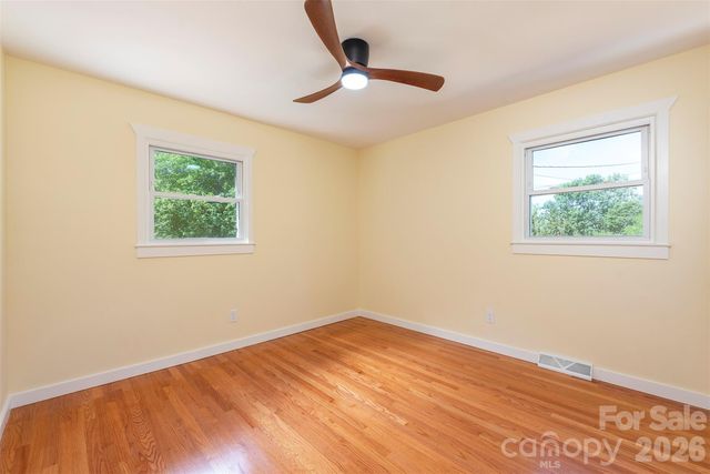 32 Harnett Street, Asheville, NC 28806