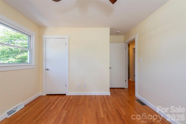 32 Harnett Street, Asheville, NC 28806
