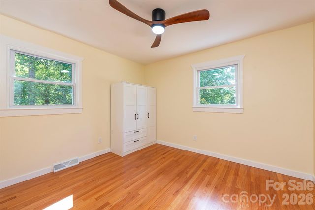 32 Harnett Street, Asheville, NC 28806