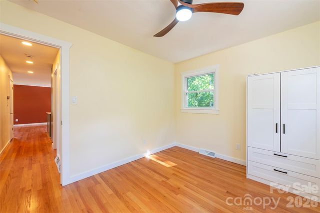 32 Harnett Street, Asheville, NC 28806