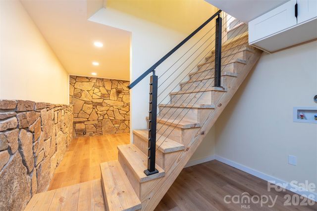 32 Harnett Street, Asheville, NC 28806
